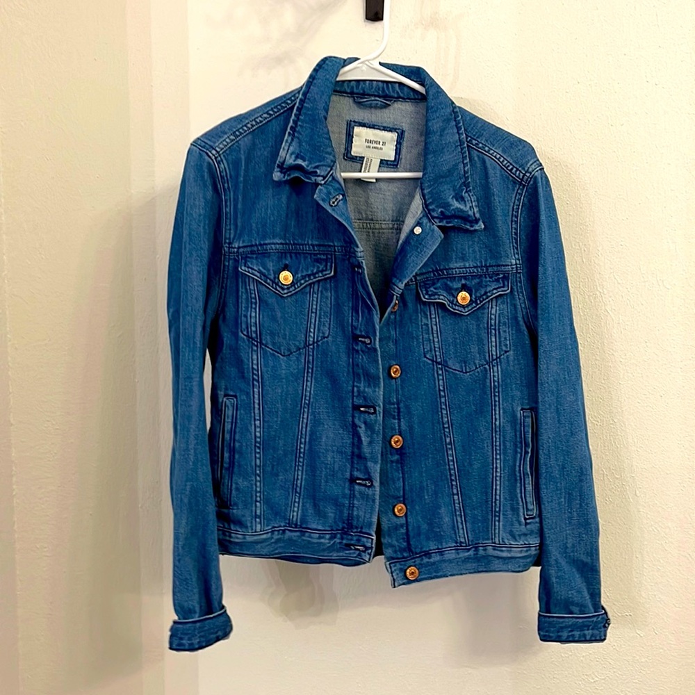Lightweight denim jacket.